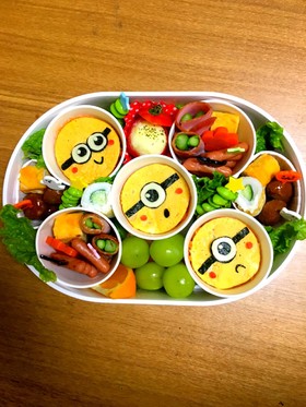 カップdeミニオン弁当